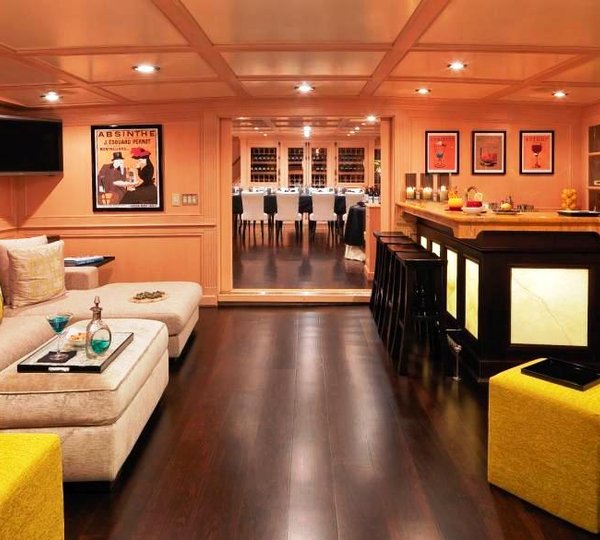 Yacht Expedition VOYAGER, Explorer Superyacht CHARTERWORLD Luxury